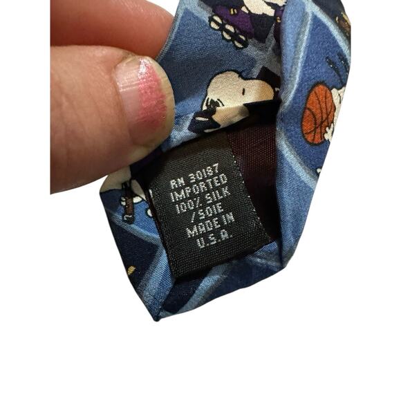 Peanuts I Hate To Lose Sports Snoopy Tennis Football basketball Necktie Silk - Picture 4 of 7